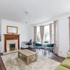 charming-2-bedroom-flat-in-central-hove.brighton-hotels-england.com/